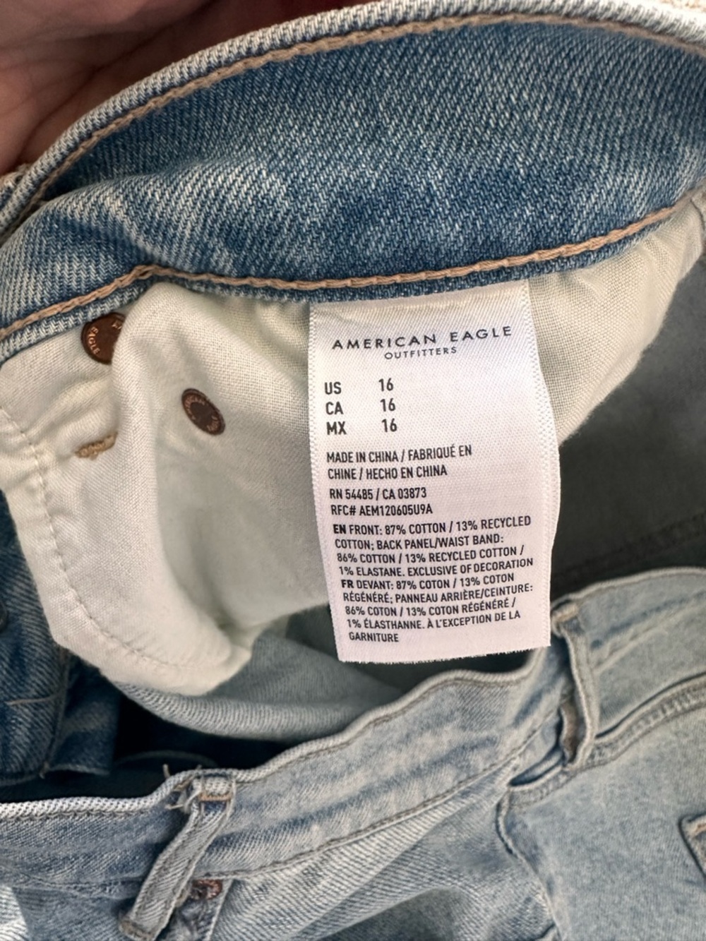 American Eagle Outfitters Light Wash Frayed Denim Shorts - Picture 6 of 6